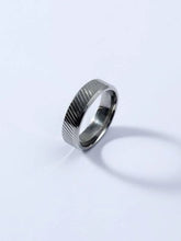 Load image into Gallery viewer, Men Striped Design Ring
